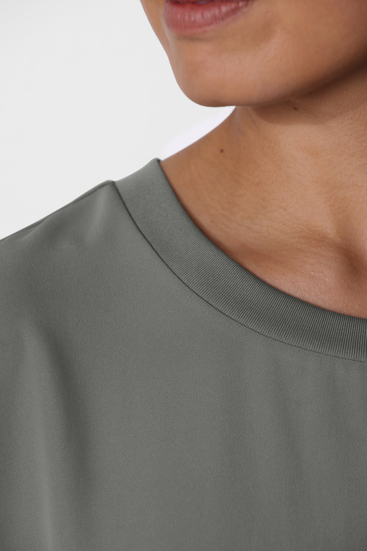 Women's No.34 Short Sleeve Crew Neck Scrub Top in PerformaCREPE