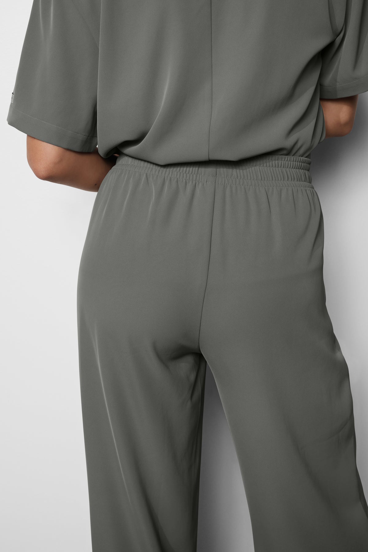 Women's No.34 Short Sleeve Crew Neck Scrub Top in PerformaCREPE