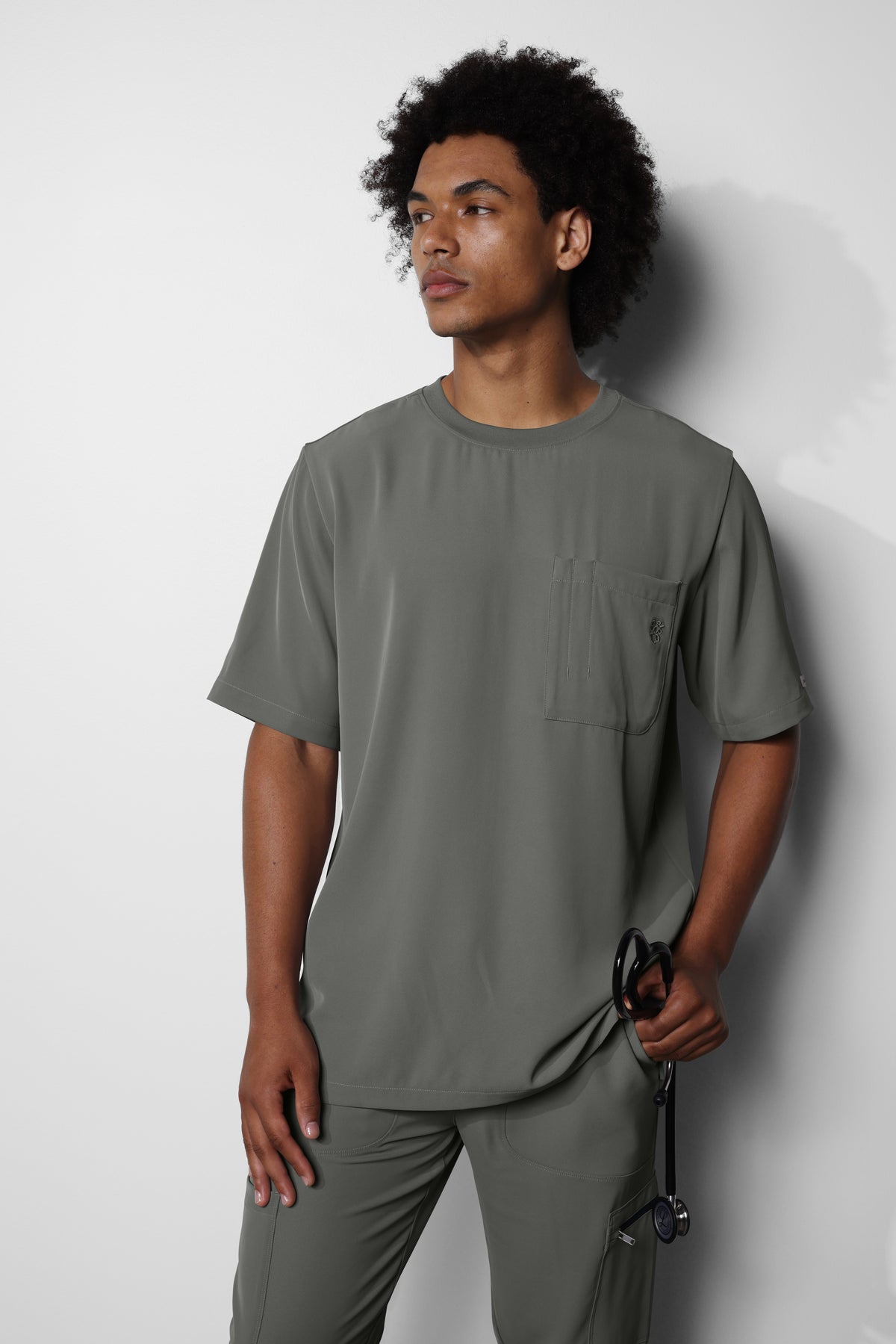 Men's No.17 Short Sleeve Crew Neck 1 Pocket Scrub Top in PerformaCREPE