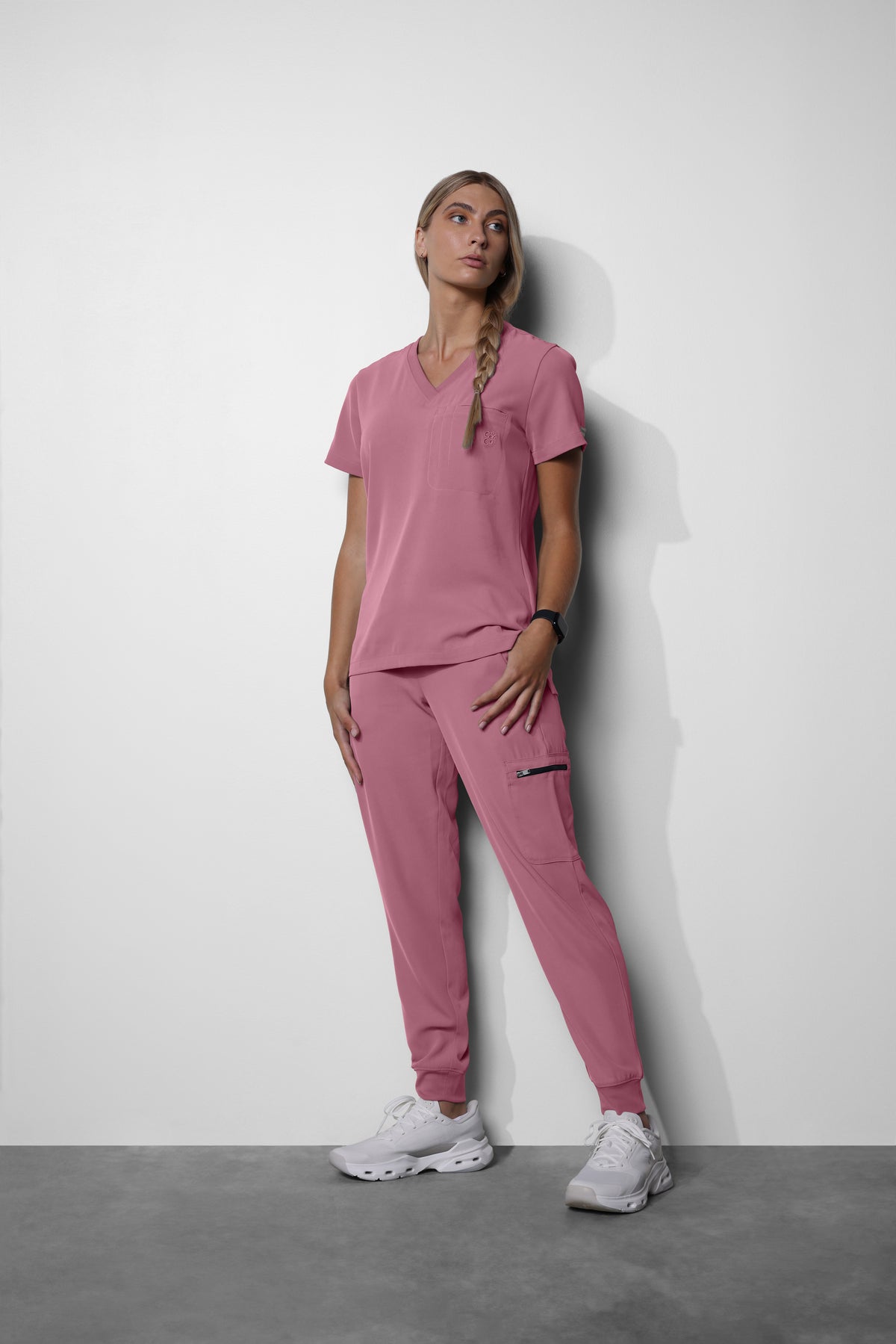 Women's No.10 Short Sleeve V-Neck 1 Pocket Scrub Top in PerformaCREPE