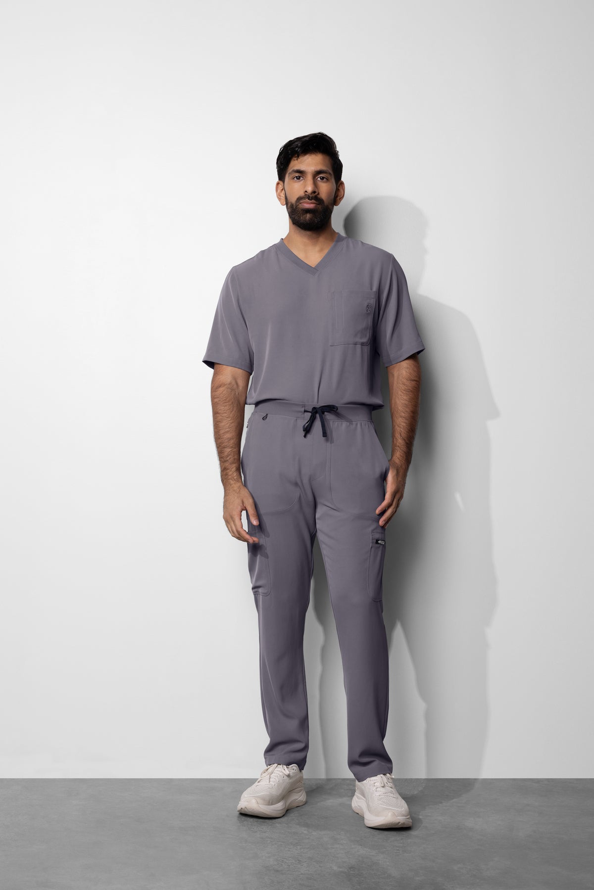 Men's No.18 Straight Leg 7 Pocket Cargo Scrub Pant in PerformaCREPE