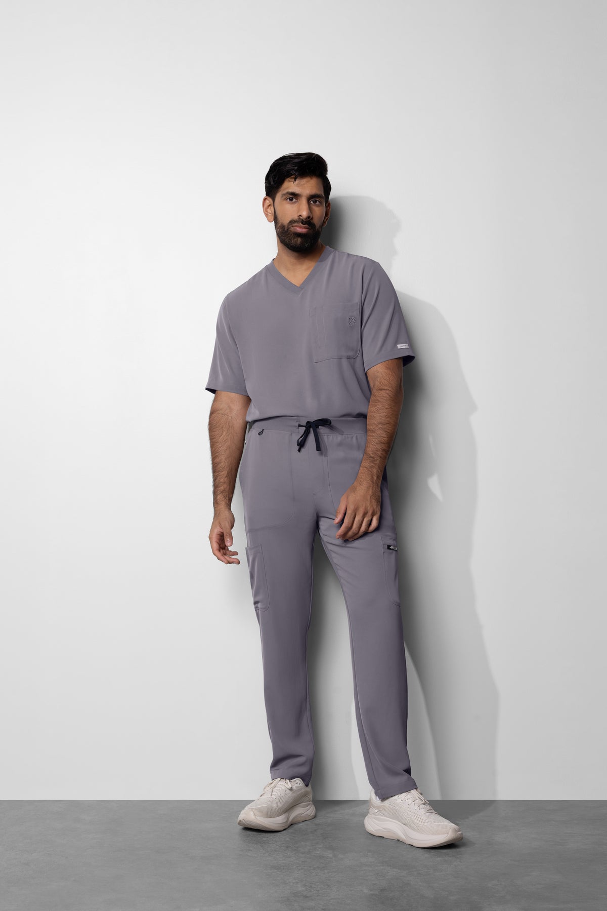 Men's No.18 Straight Leg 7 Pocket Cargo Scrub Pant in PerformaCREPE