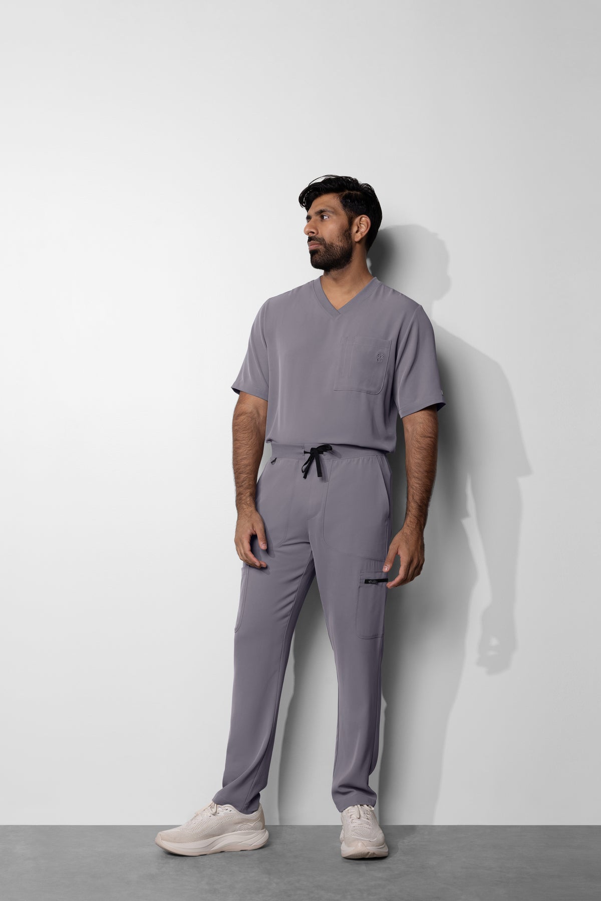 Men's No.18 Straight Leg 7 Pocket Cargo Scrub Pant in PerformaCREPE