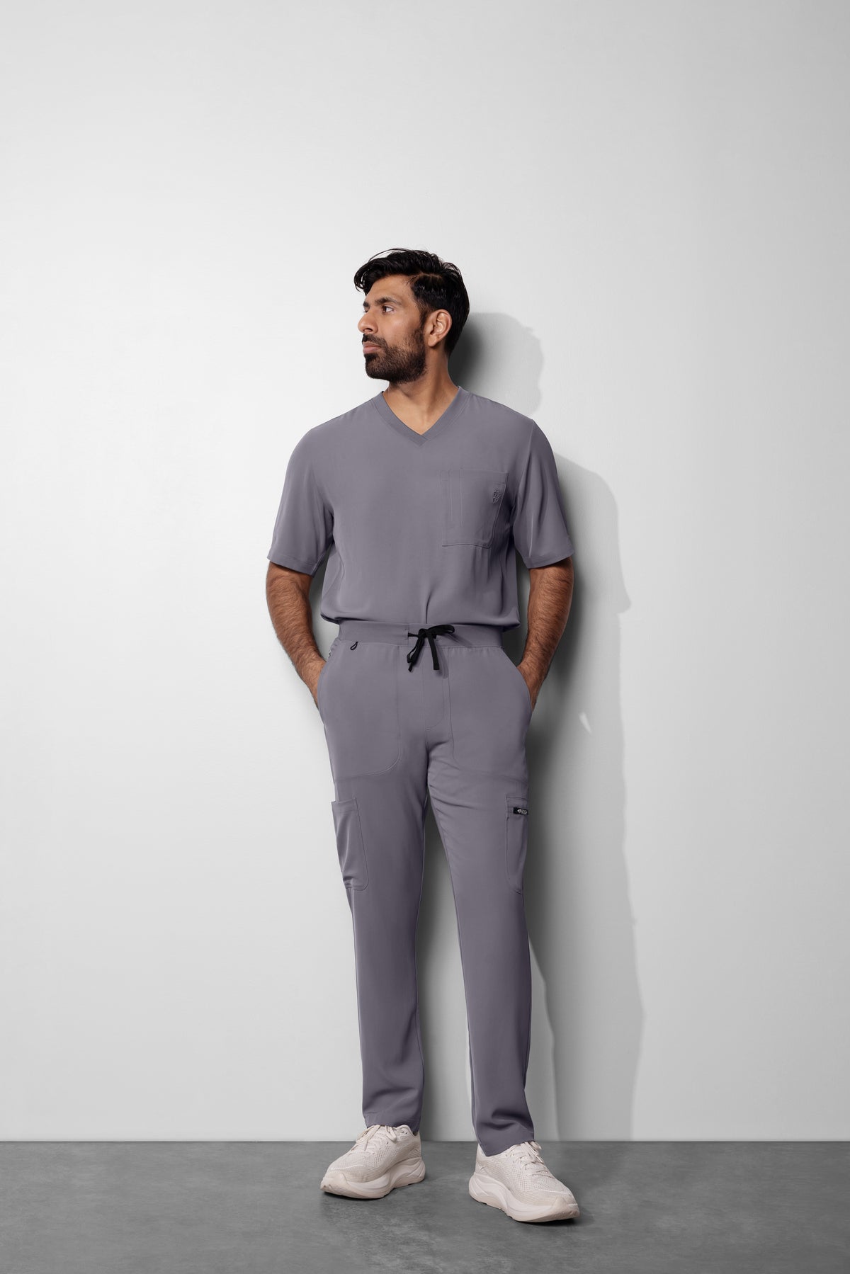 Men's No.18 Straight Leg 7 Pocket Cargo Scrub Pant in PerformaCREPE