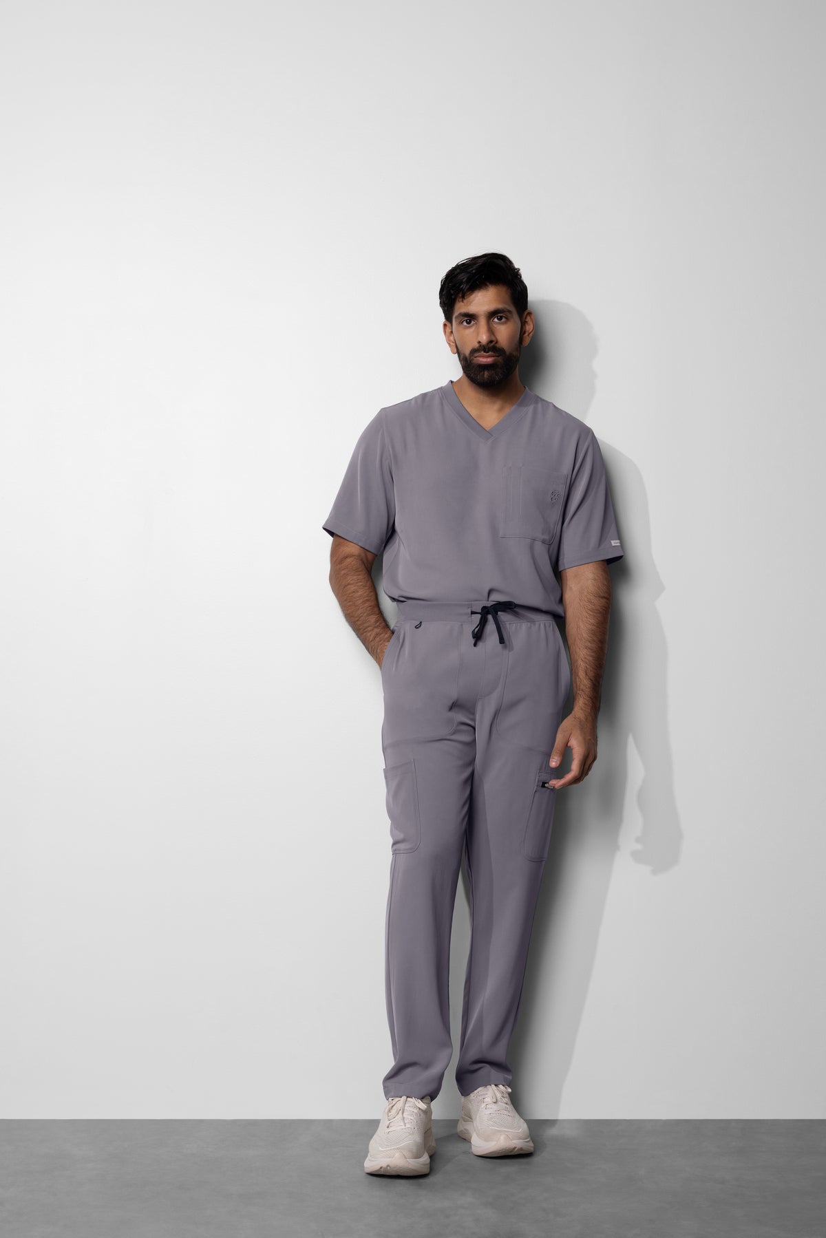 Men's No.18 Straight Leg 7 Pocket Cargo Scrub Pant in PerformaCREPE