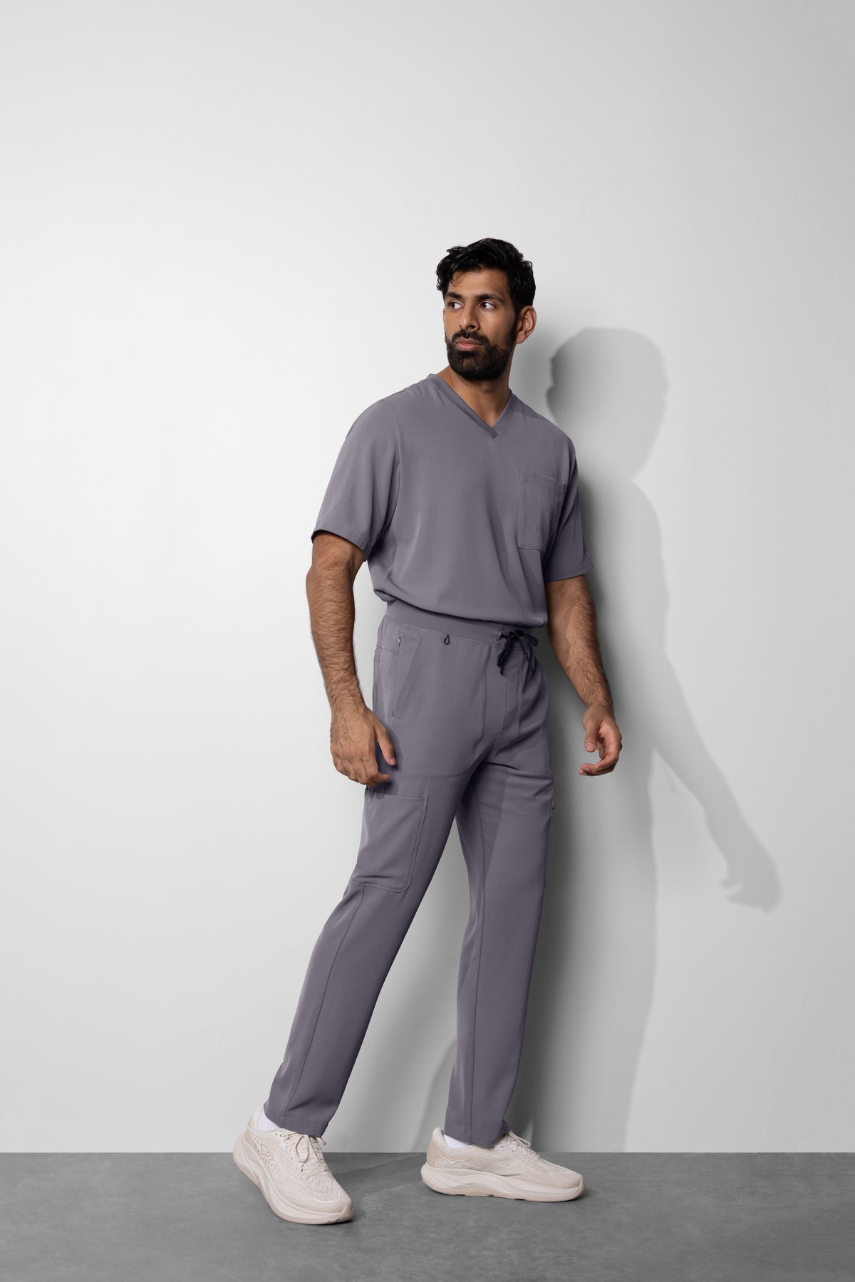 Men's No.18 Straight Leg 7 Pocket Cargo Scrub Pant in PerformaCREPE