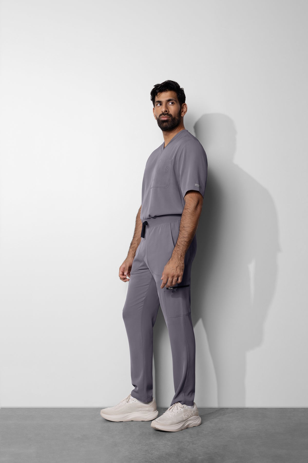 Men's No.18 Straight Leg 7 Pocket Cargo Scrub Pant in PerformaCREPE
