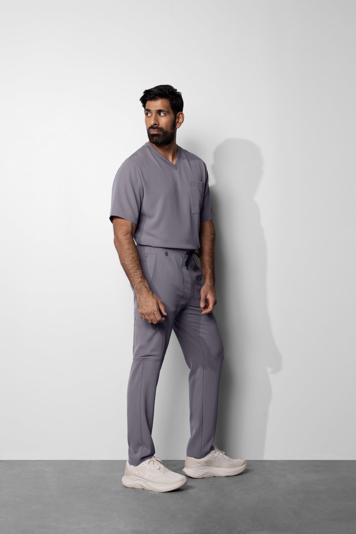 Men's No.18 Straight Leg 7 Pocket Cargo Scrub Pant in PerformaCREPE
