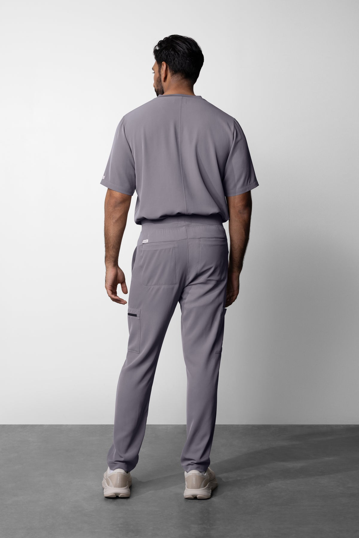 Men's No.18 Straight Leg 7 Pocket Cargo Scrub Pant in PerformaCREPE