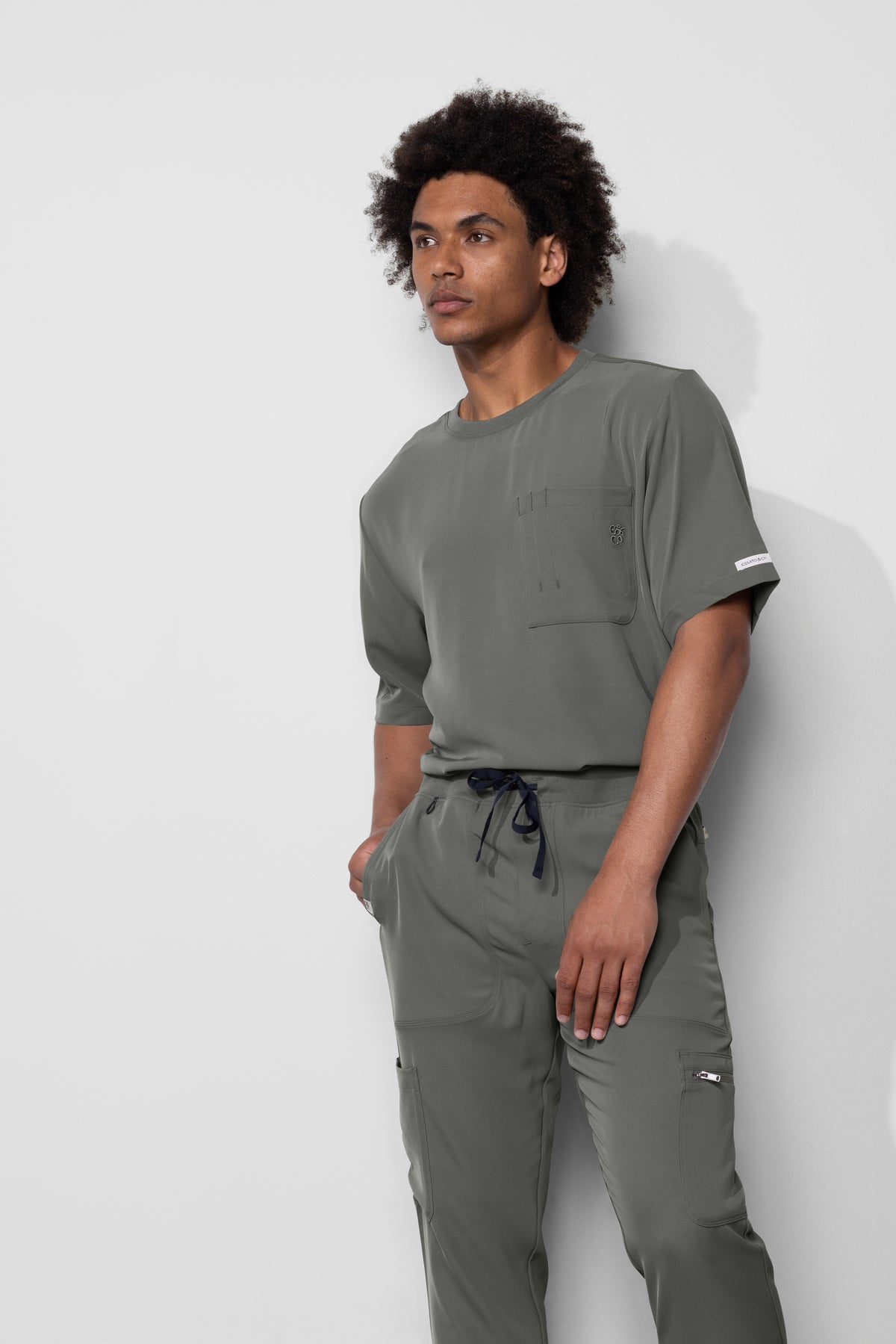 Men's No.17 Short Sleeve Crew Neck 1 Pocket Scrub Top in PerformaCREPE
