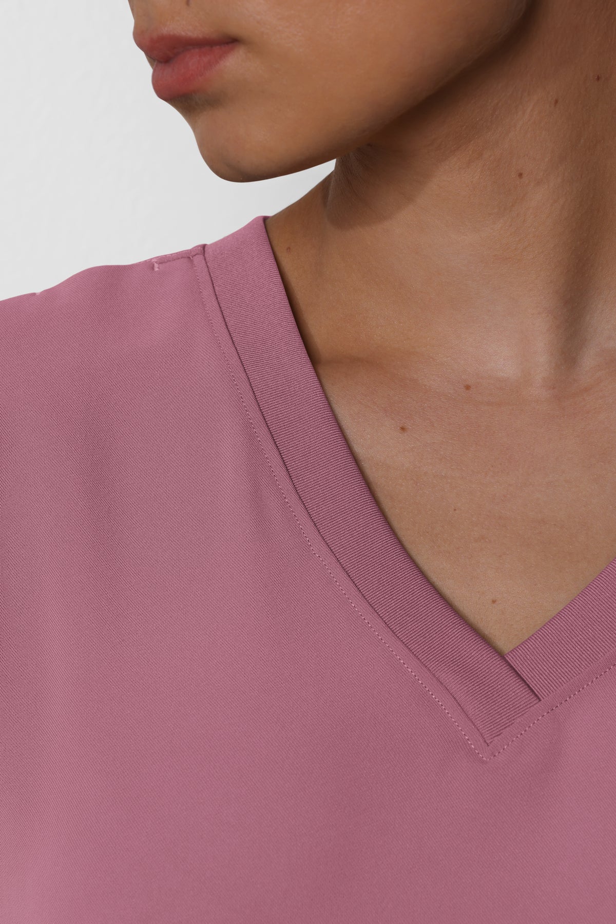 Women's No.10 Short Sleeve V-Neck 1 Pocket Scrub Top in PerformaCREPE
