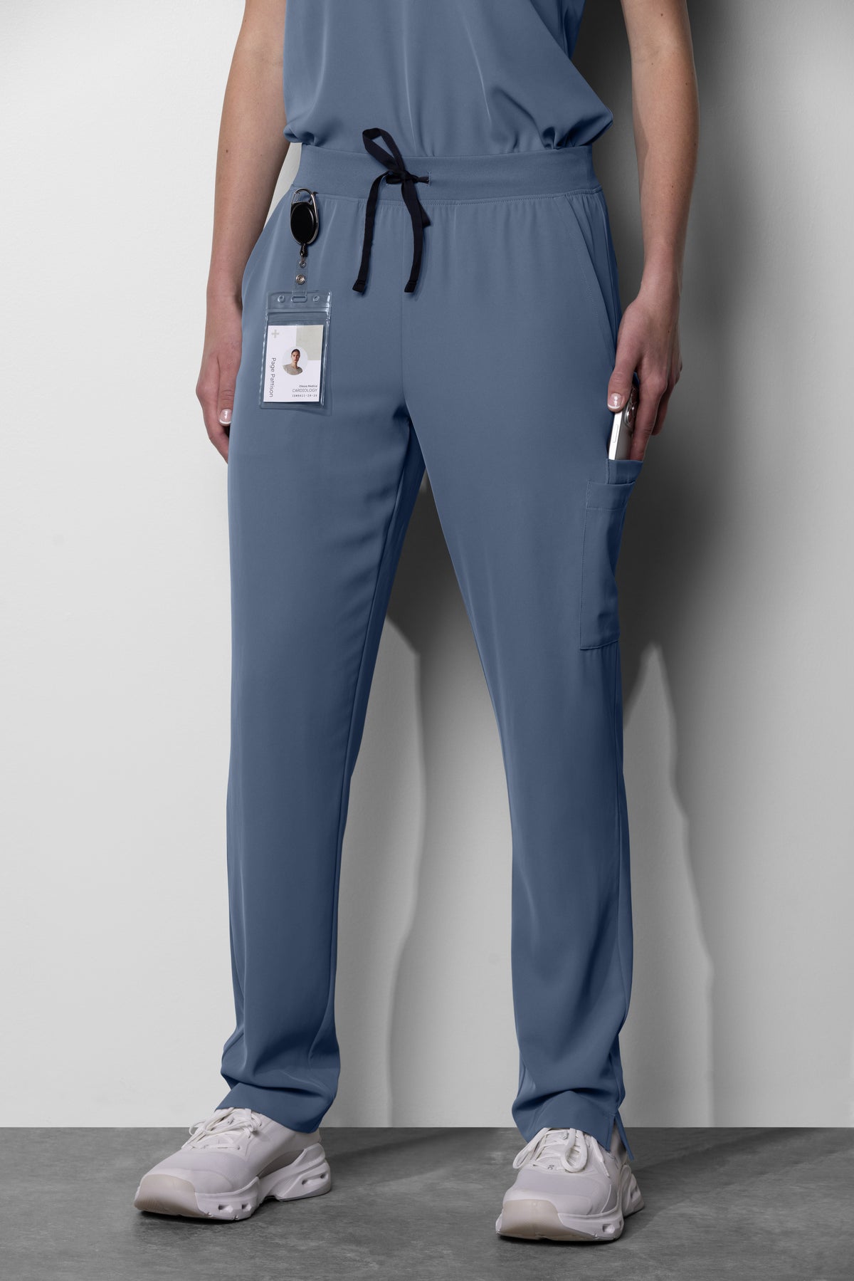 Women's No.13 Slim Straight Leg 7 Pocket Scrub Pant in PerformaCREPE