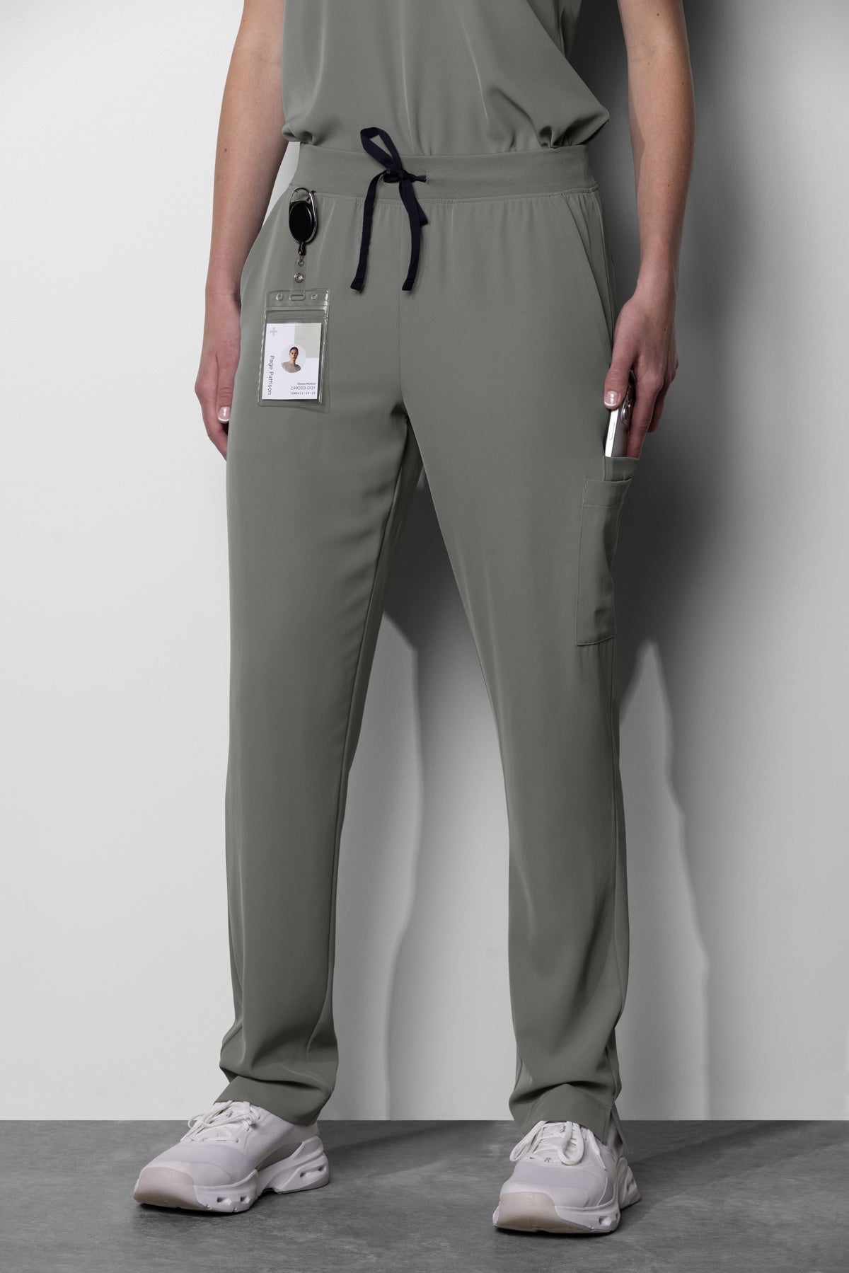 Women's No.13 Slim Straight Leg 7 Pocket Scrub Pant in PerformaCREPE