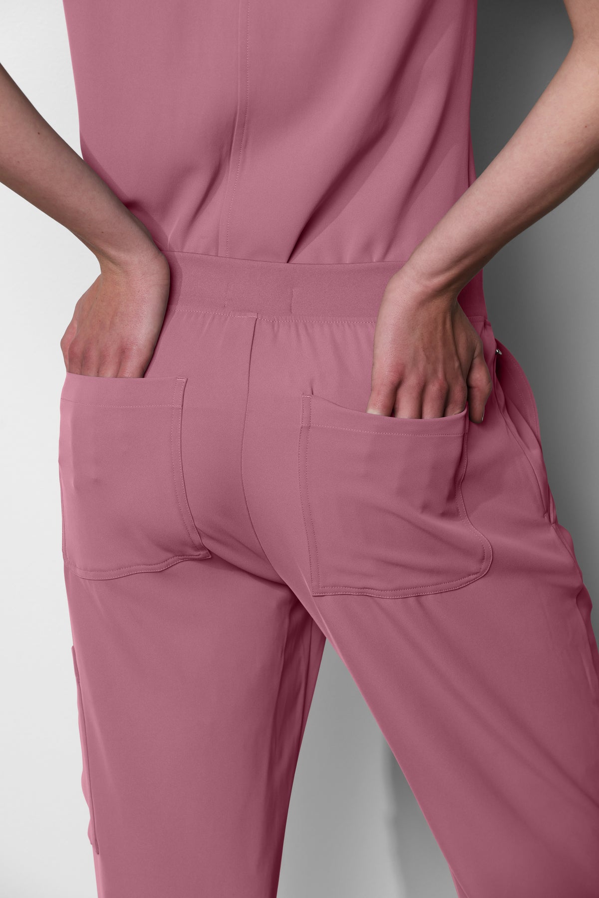 Women's No.13 Slim Straight Leg 7 Pocket Scrub Pant in PerformaCREPE