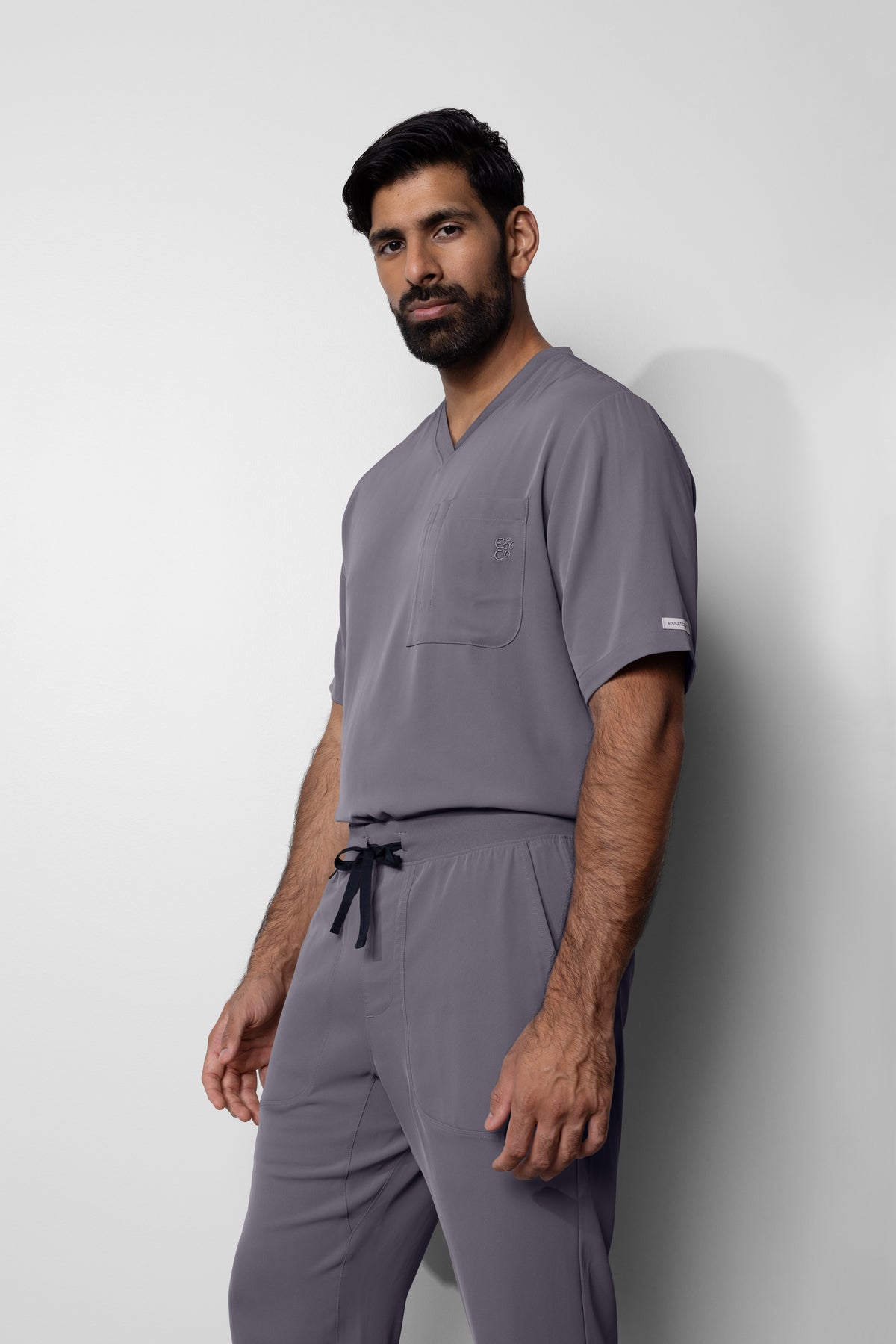 Men's No.16 Short Sleeve V-Neck 1 Pocket Scrub Top in PerformaCREPE
