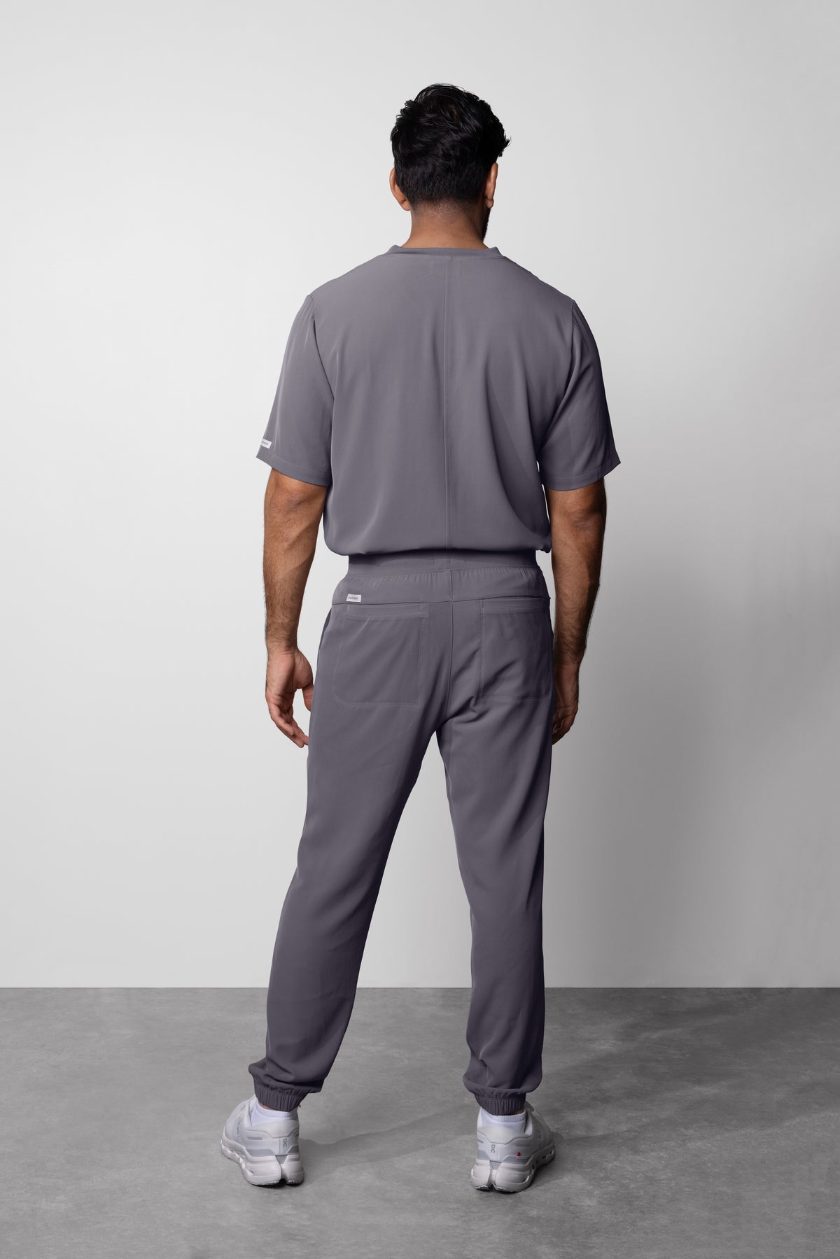 Men's No.16 Short Sleeve V-Neck 1 Pocket Scrub Top in PerformaCREPE