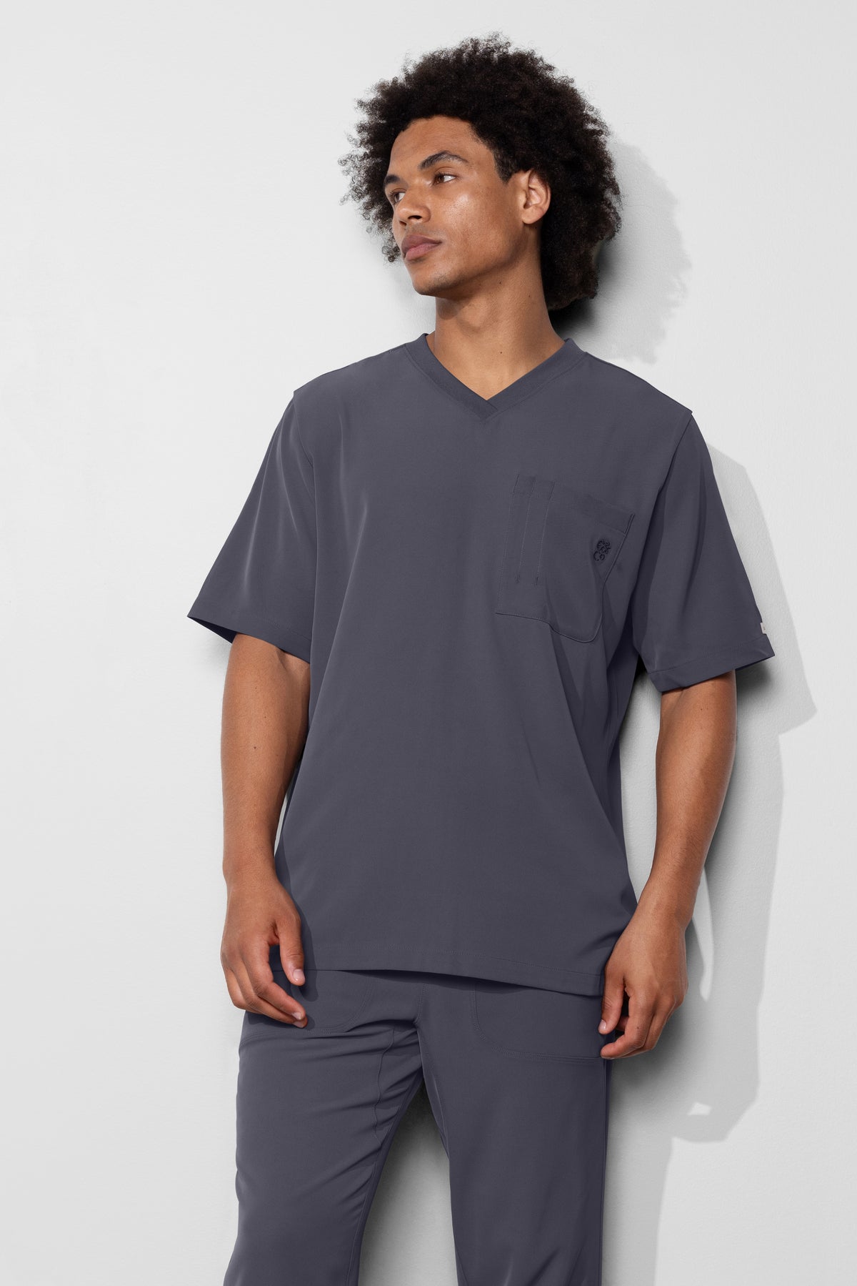 Men's No.16 Short Sleeve V-Neck 1 Pocket Scrub Top in PerformaCREPE