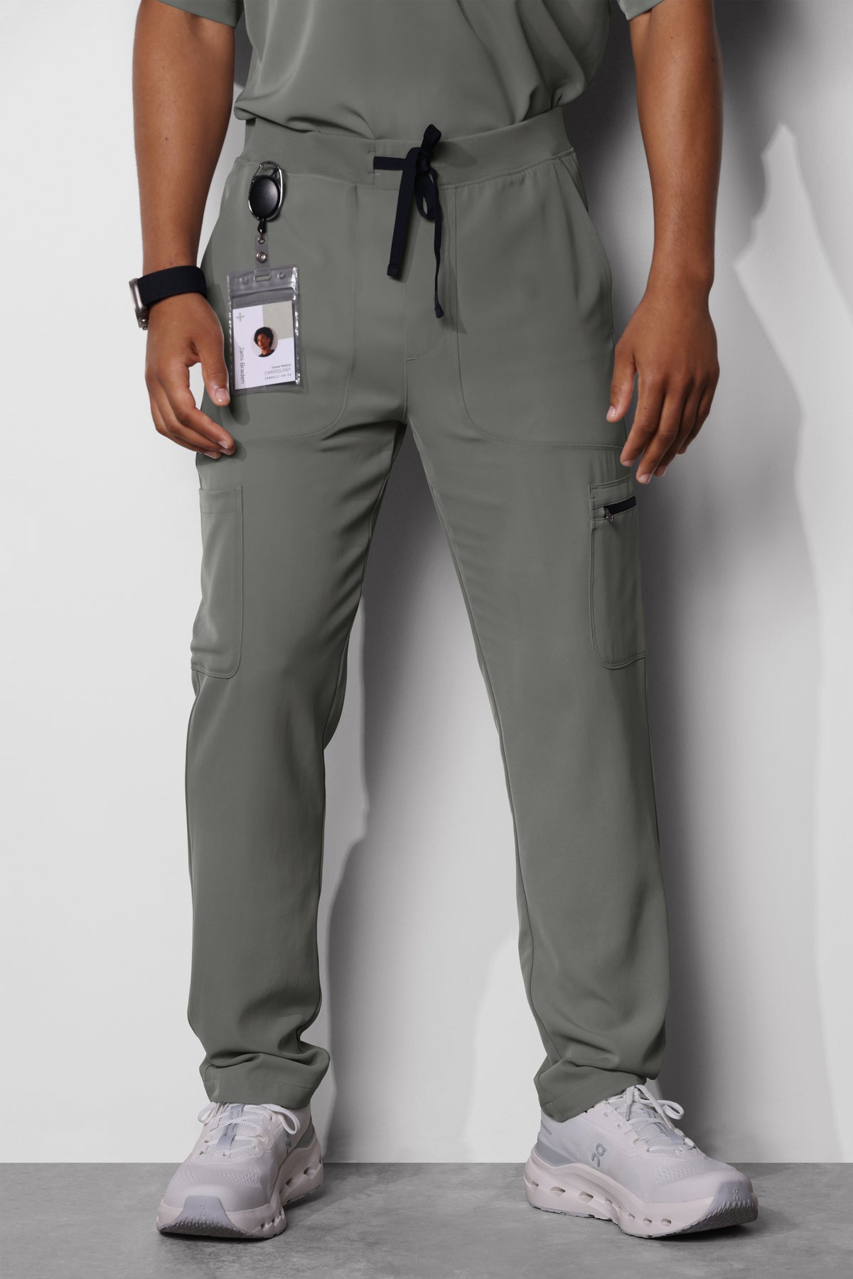 Men's No.18 Straight Leg 7 Pocket Cargo Scrub Pant in PerformaCREPE