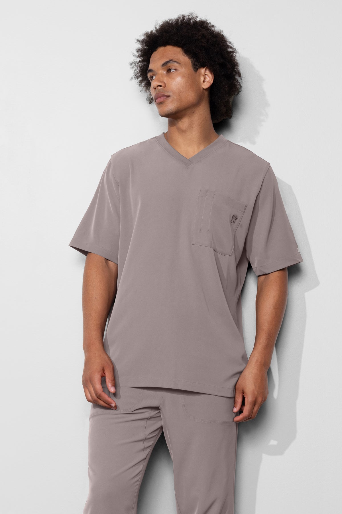 Men's No.16 Short Sleeve V-Neck 1 Pocket Scrub Top in PerformaCREPE