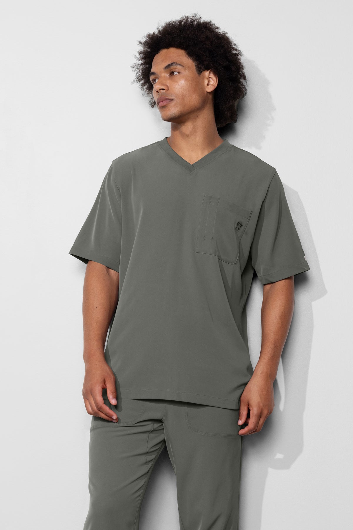 Men's No.16 Short Sleeve V-Neck 1 Pocket Scrub Top in PerformaCREPE