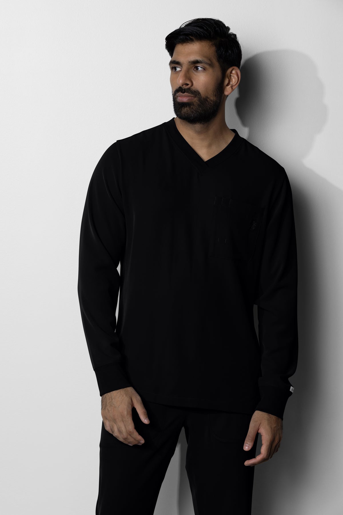 Men's No.47 Long Sleeve V-Neck 1 Pocket Scrub Top in PerformaCREPE