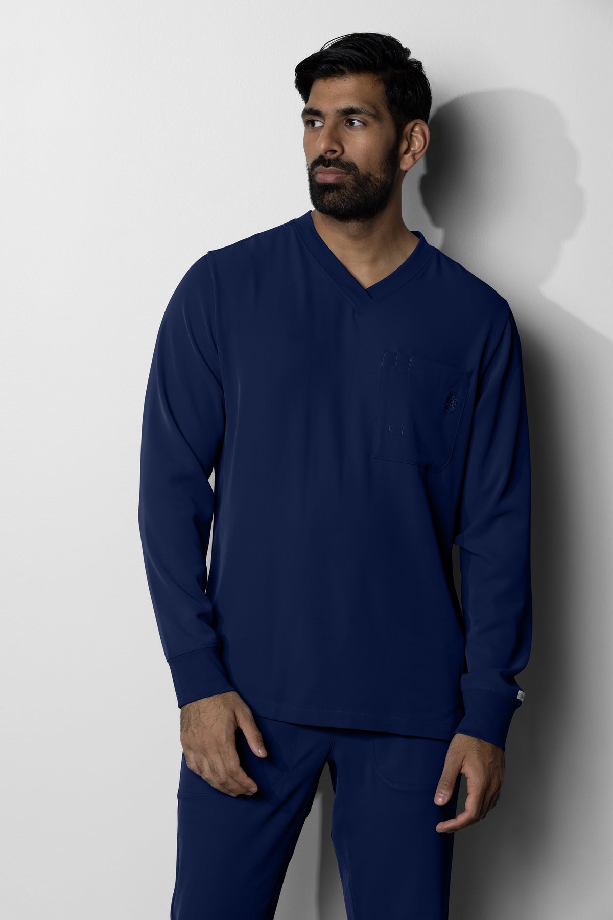 Men's No.47 Long Sleeve V-Neck 1 Pocket Scrub Top in PerformaCREPE